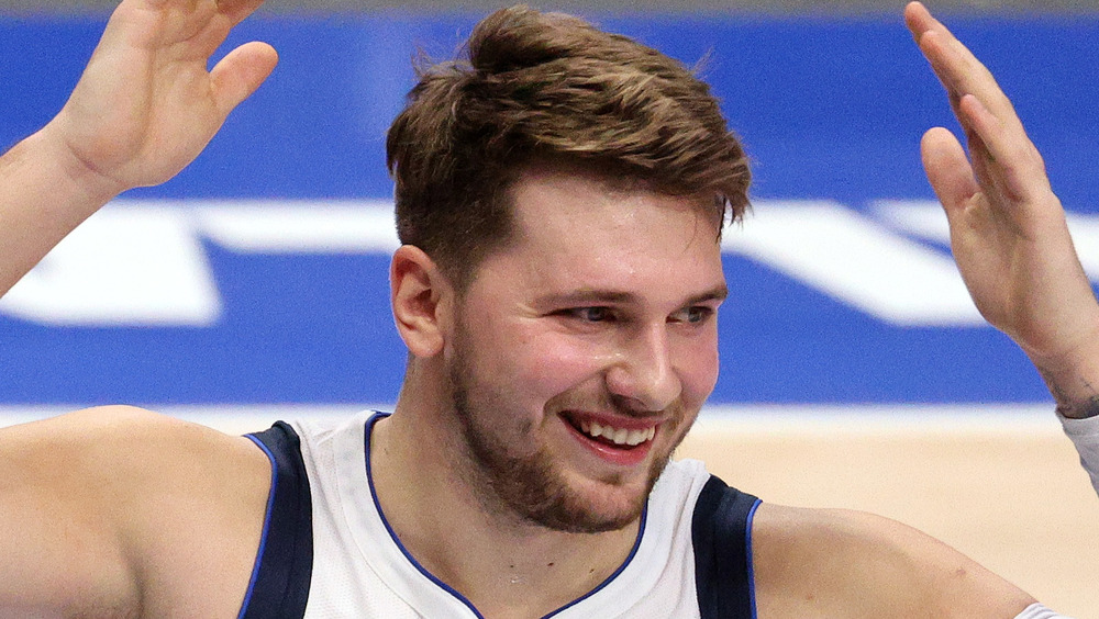 Luka Dončić sonriendo