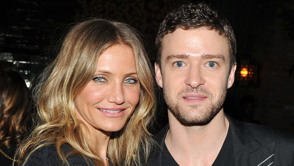 Cameron Diaz sonriendo junto a un sorprendido Justin Timberlake 