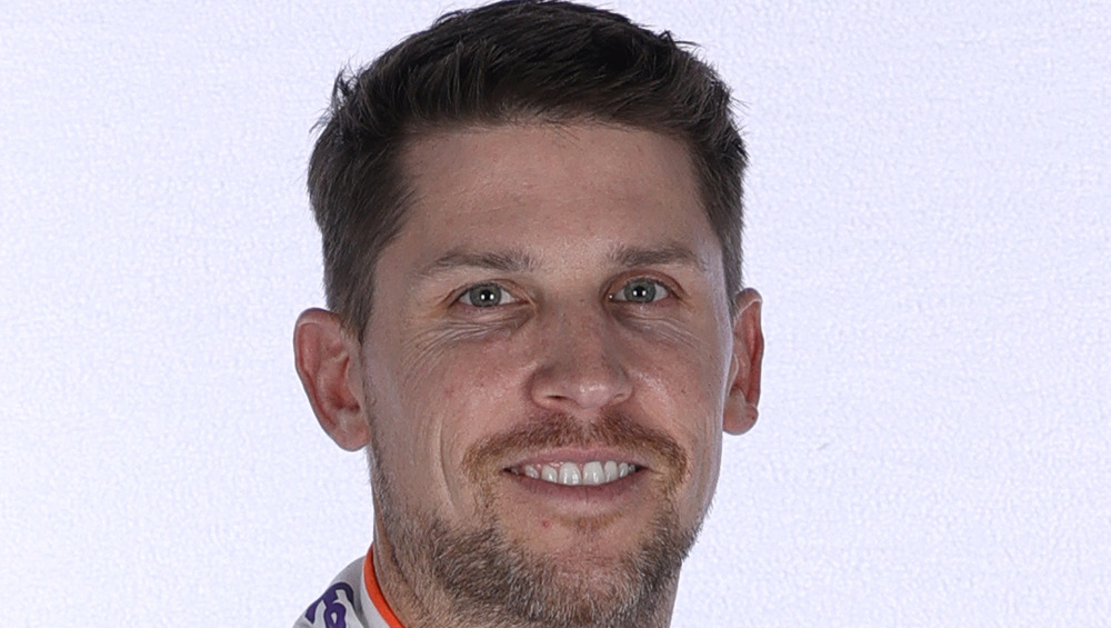 Denny Hamlin posando