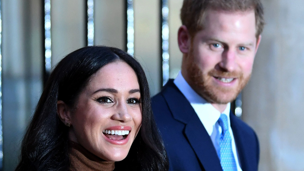 Meghan Markle y el príncipe Harry sonriendo