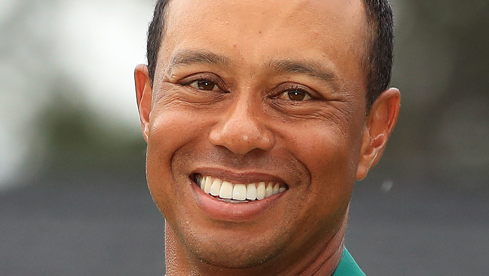 Tiger Woods sonriendo