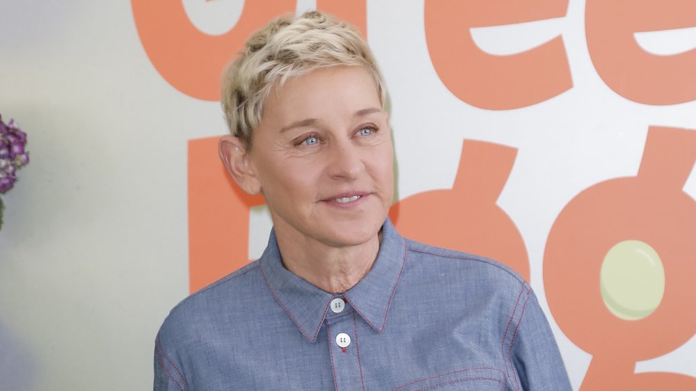 Ellen DeGeneres en denim abotonado