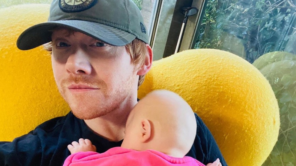 Selfie de Rupert Grint con hija miércoles