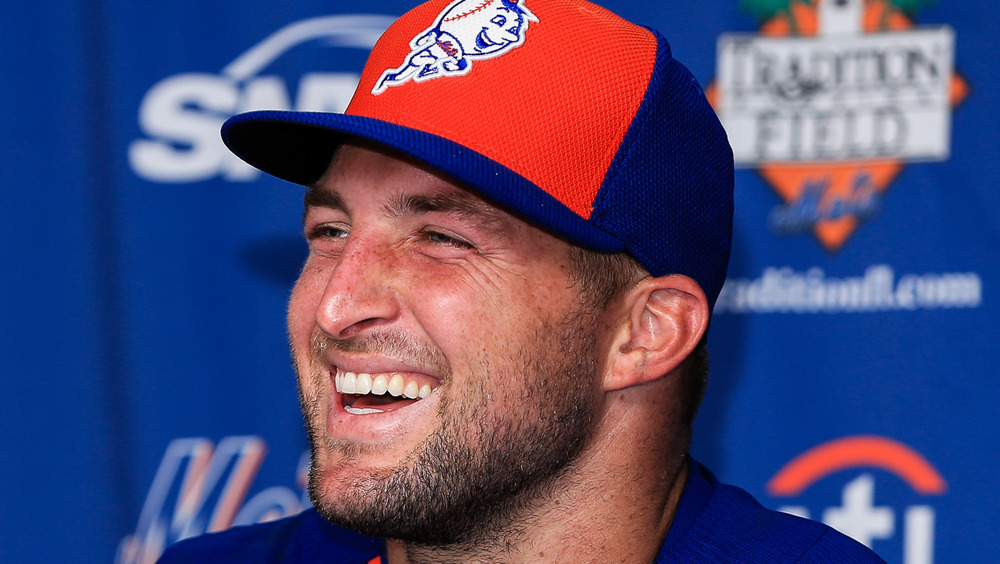 Tim Tebow riendo