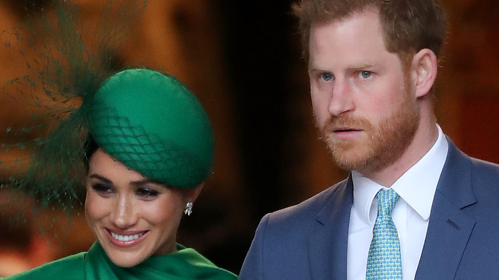 Meghan Markle y el príncipe Harry posando