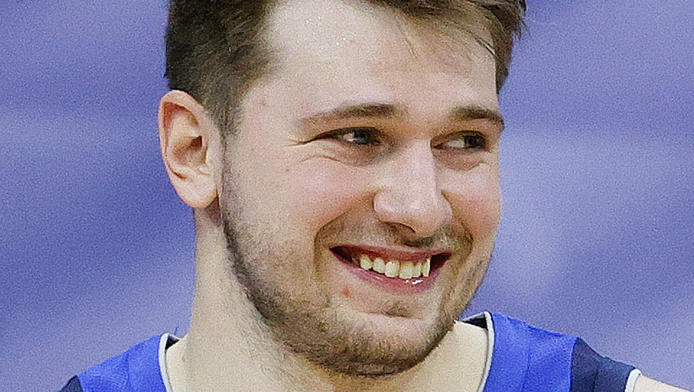 Luka Dončić sonriendo