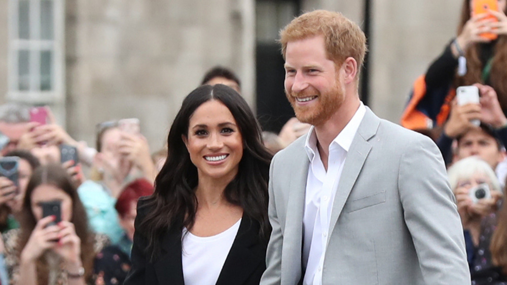 Meghan Markle y el príncipe Harry en un evento 