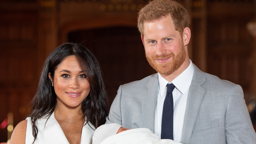 Meghan Markle y el príncipe Harry sonriendo