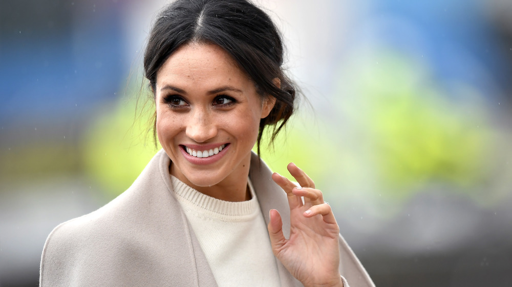 Meghan Markle saludando a la multitud