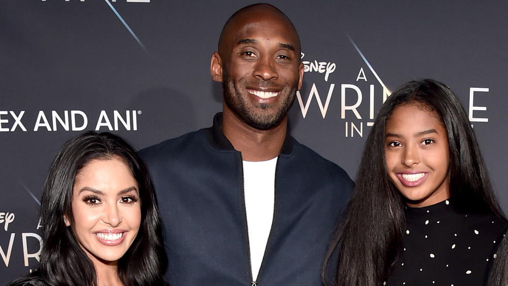 Vanessa Bryant, Kobe Bryant y Natalia Bryant posando