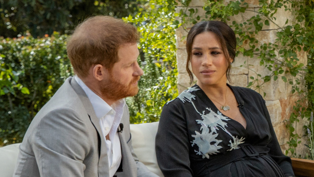 El príncipe Harry y Meghan Markle con Oprah Winfrey