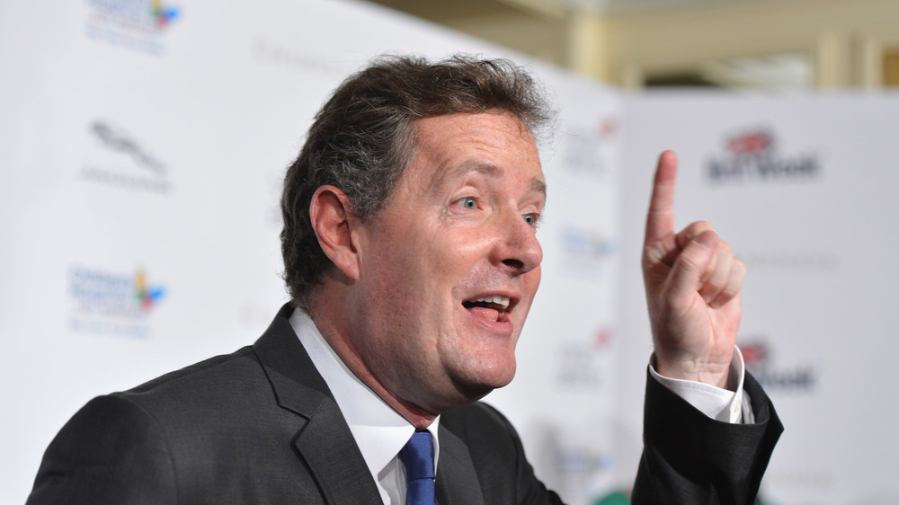 Piers Morgan hablando en un evento