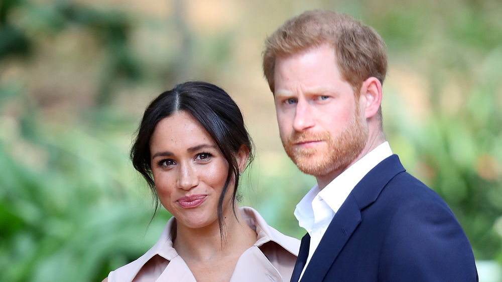 Meghan Markle y el príncipe Harry posando