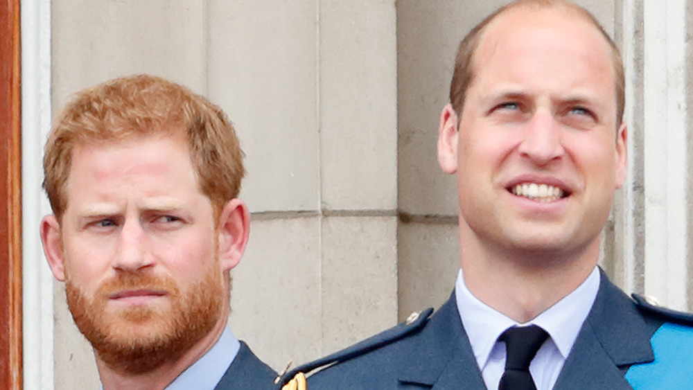 El príncipe William y el príncipe Harry en un evento real