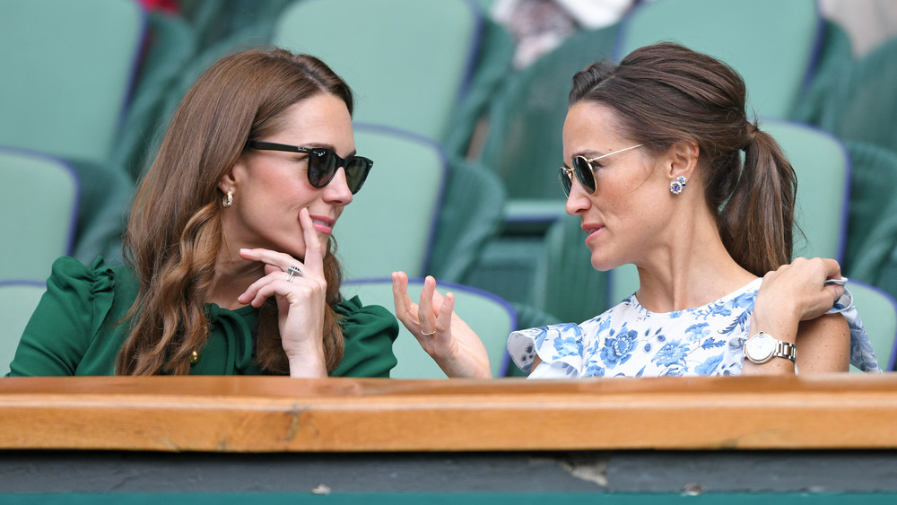 Kate Middleton, Pippa Middleton, hablando