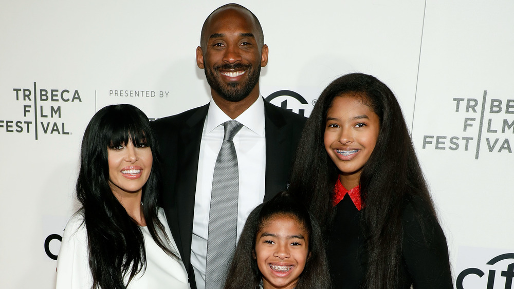 Kobe y Vanessa Bryant con hijas