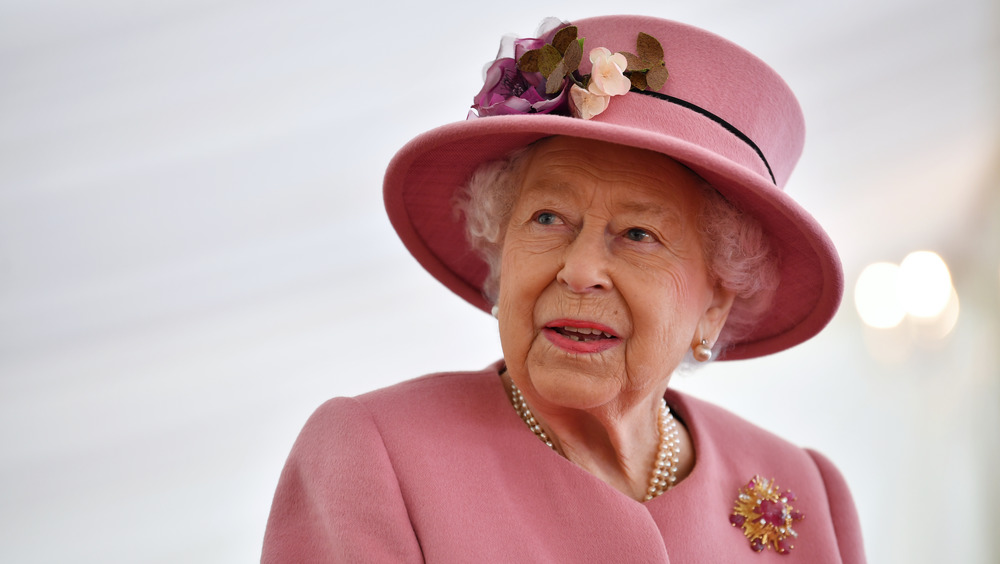 Sombrero rosa de la reina Isabel