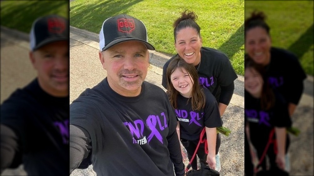 Chris Holtmann y su familia en una selfie 