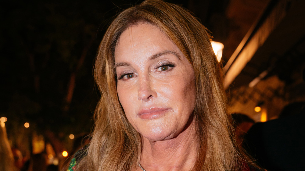 Caitlyn Jenner mirando al frente