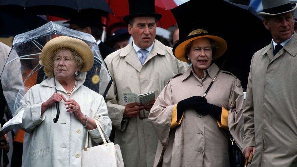 La Reina Madre y la Reina Isabel en un evento