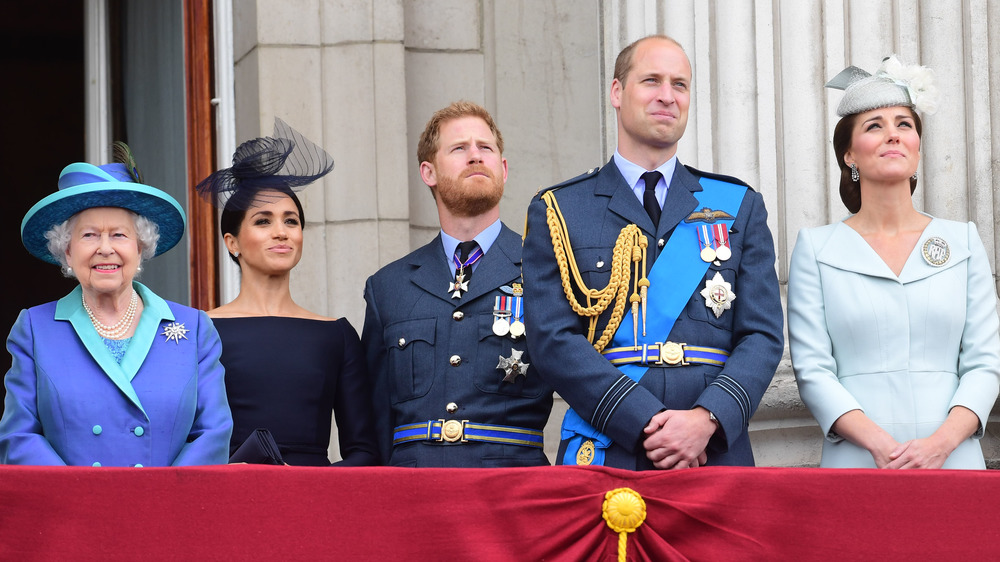 La reina Isabel, Meghan Markle, el príncipe Harry, el príncipe William y Kate Middleton en un evento real