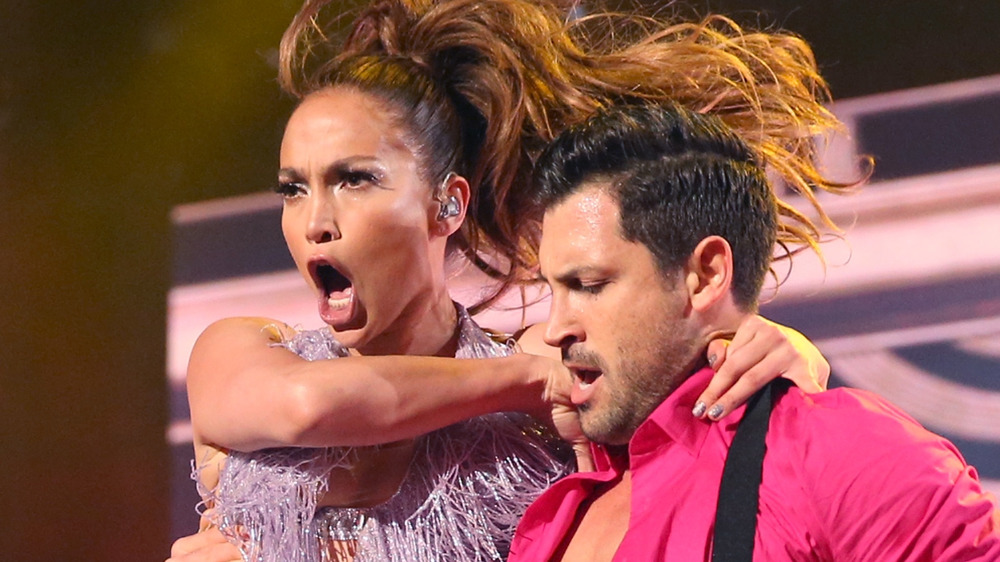 Maksim Chmerkovskiy y Jennifer Lopez American Music Awards