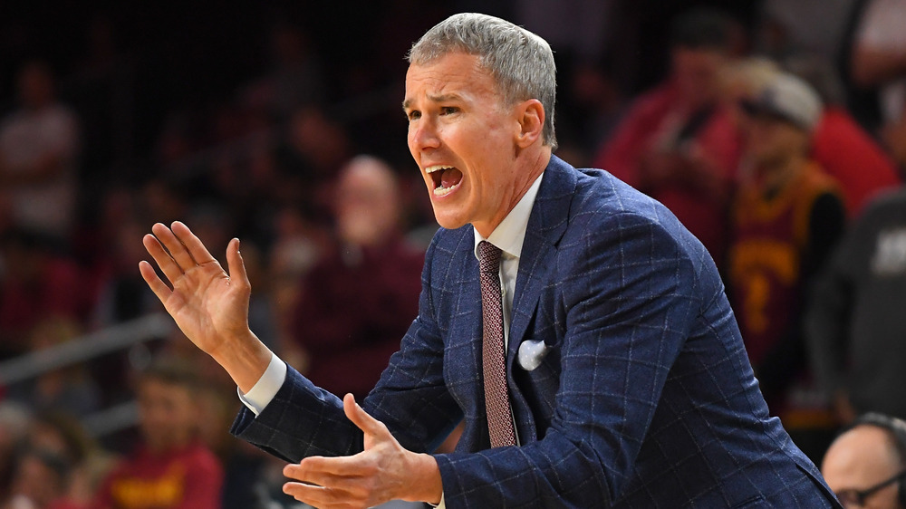 Andy Enfield entrenando a los troyanos de la USC