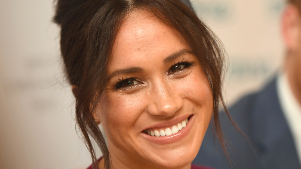 Meghan Markle sonriendo