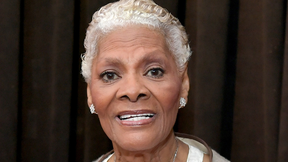 Dionne Warwick en la alfombra roja