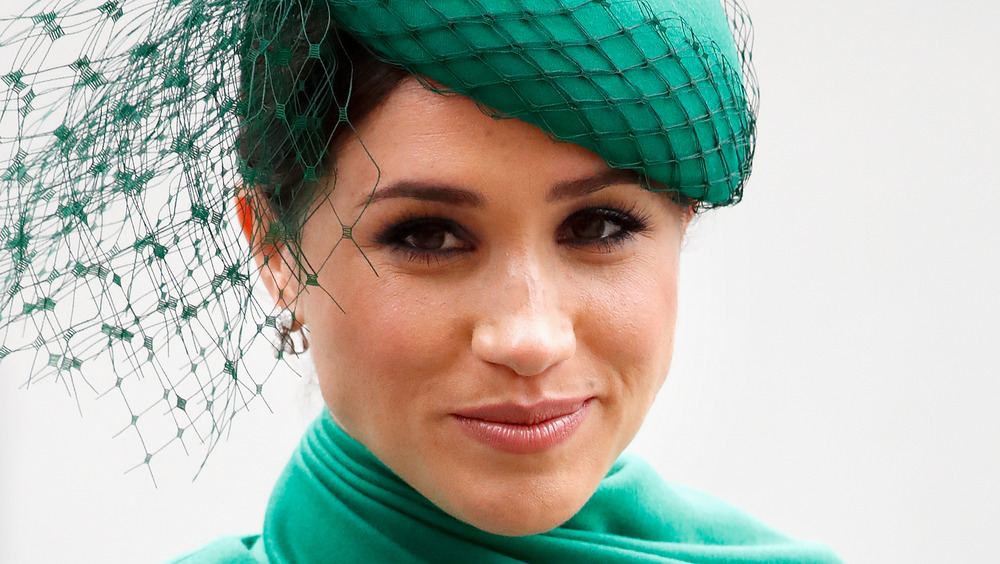 Meghan Markle vestida de verde en un evento