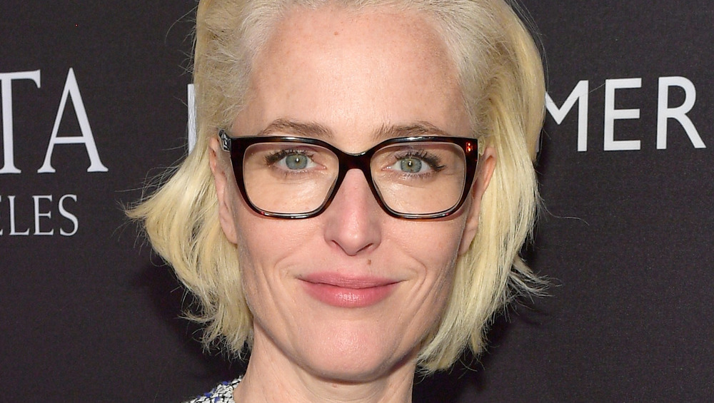 Gillian Anderson con gafas