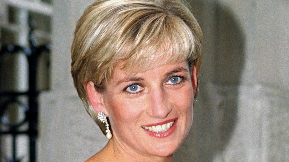 La princesa Diana asiste a la gala