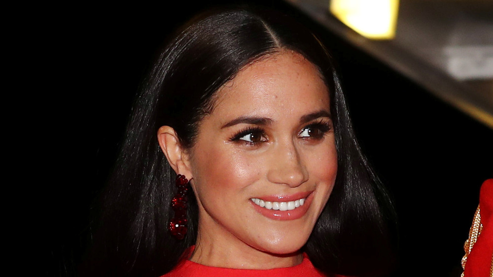 Meghan Markle sonriendo