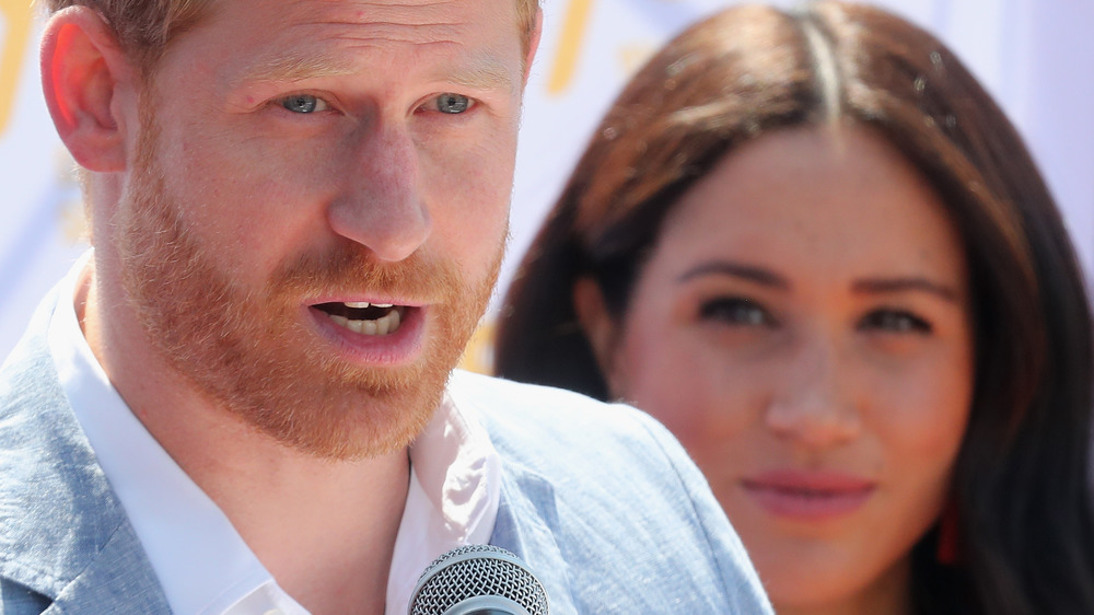 Príncipe Harry y Meghan Markle hablando