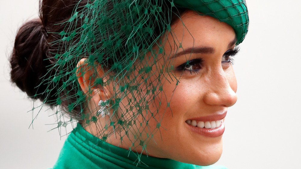 Meghan Markle sonriendo en un evento real