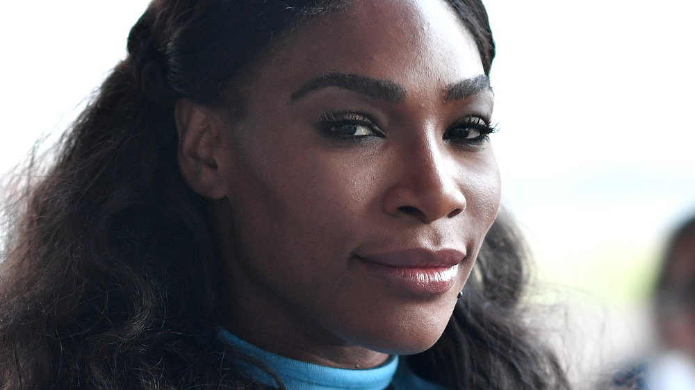 Serena Williams sonriendo para la cámara