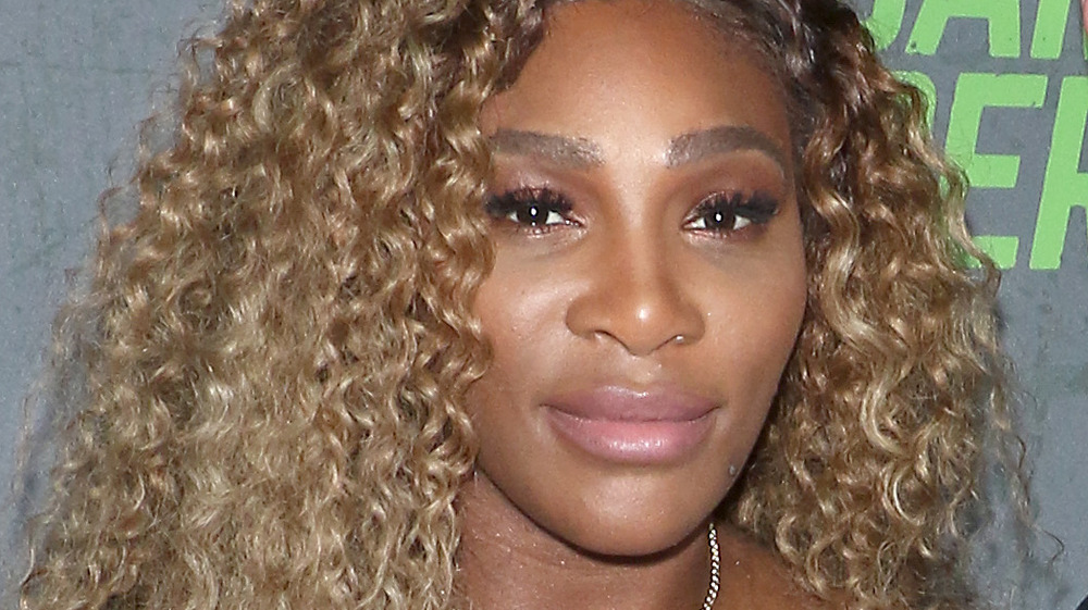 Serena Williams posando en un evento