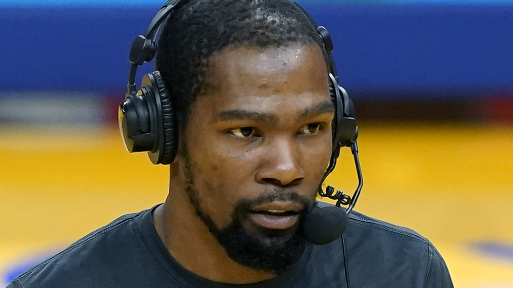 Kevin Durant con los auriculares puestos