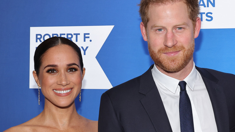 Príncipe Harry y Meghan Markle sonriendo