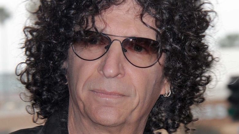 Howard Stern con gafas