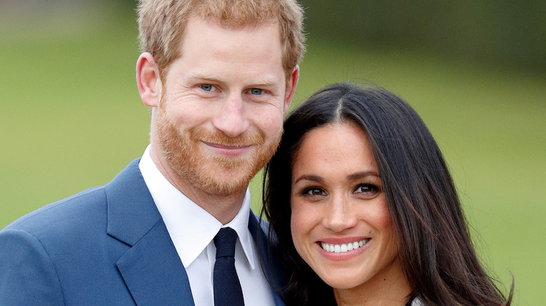 El príncipe Harry y Meghan Markle posan para la foto de compromiso