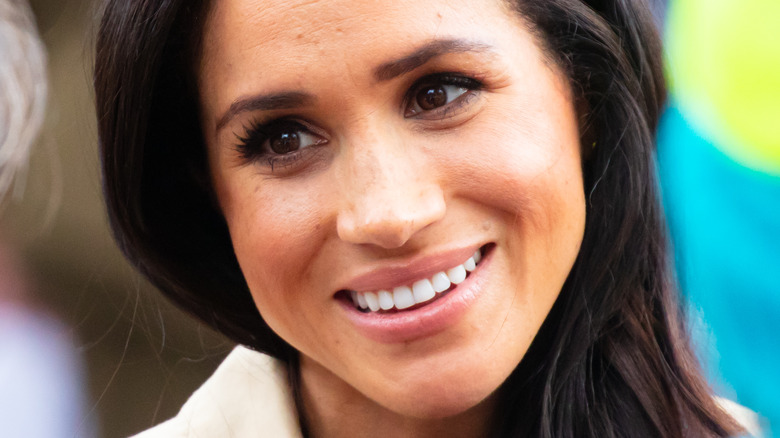 Meghan Markle sonriendo