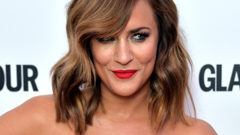 Caroline Flack posando