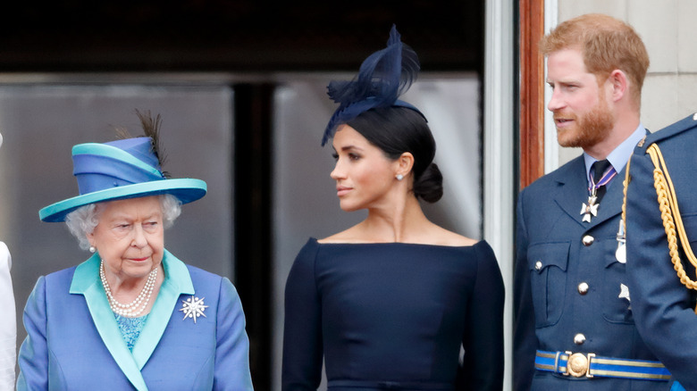 La reina Isabel con Meghan Markle y el príncipe Harry