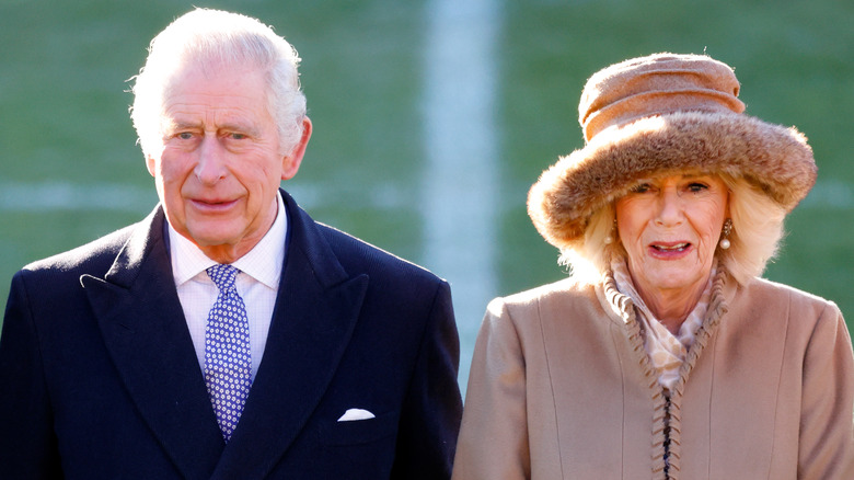 El rey Carlos III y Camilla Parker Bowles posando