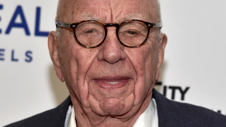 Rupert Murdoch sonriendo