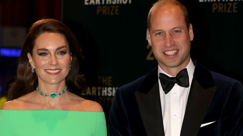 Kate Middleton y el príncipe William sonriendo juntos 