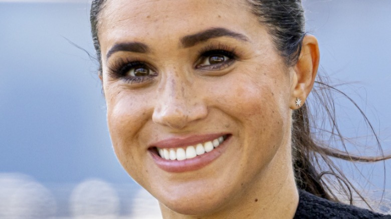 Meghan Markle sonriendo