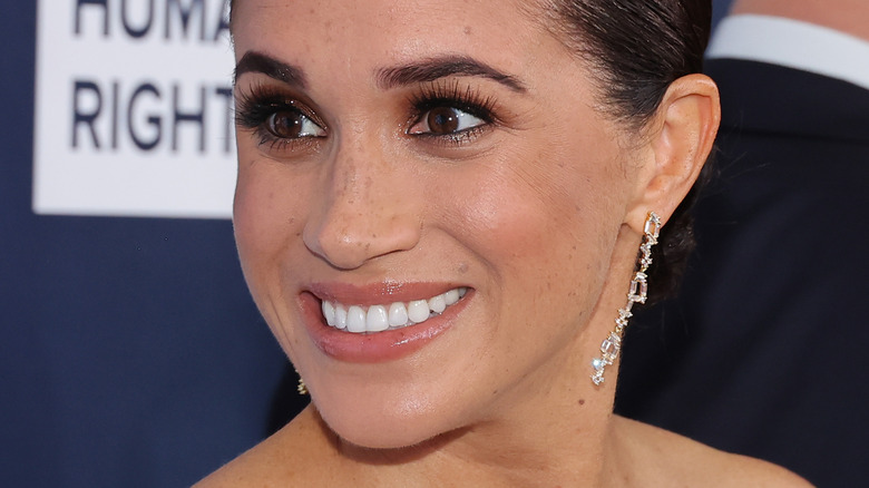 Meghan Markle sonriendo