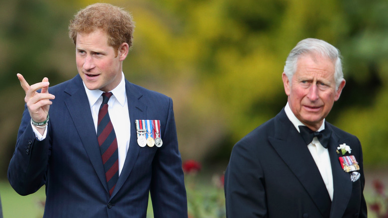 El príncipe Harry y el rey Carlos 